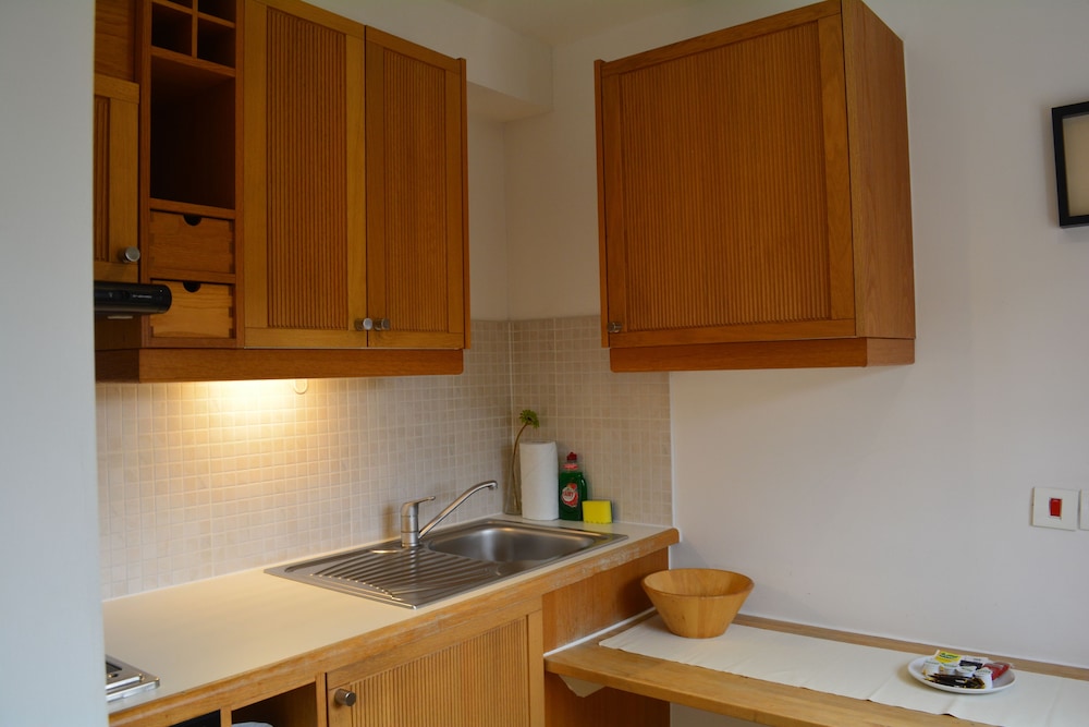 Studios 2 Let North Gower 4/75