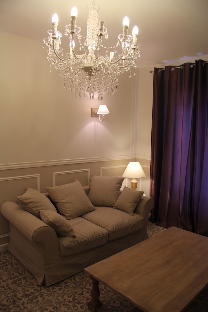 Bastille Hostel 33/47