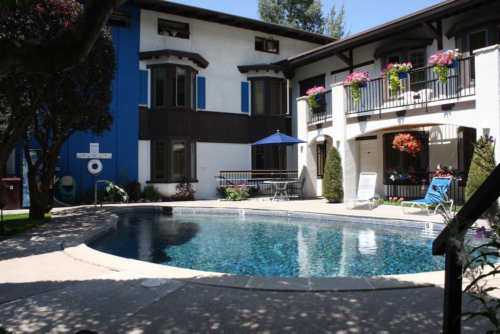St Moritz Lodge Condos 1/69