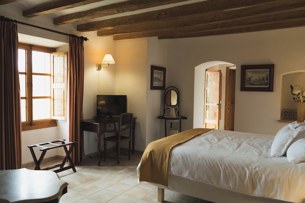 Finca Hotel Can Estades 28/63