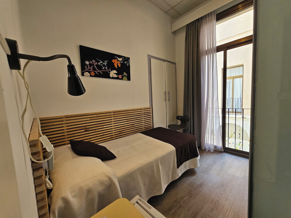 INTERIOR, SINGLE, PRIVATE BATHROOM