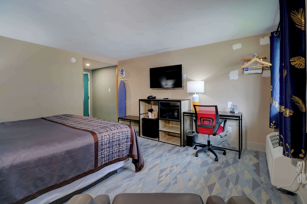 Yankee Clipper Inn, SureStay Collection by Best Western 22/50