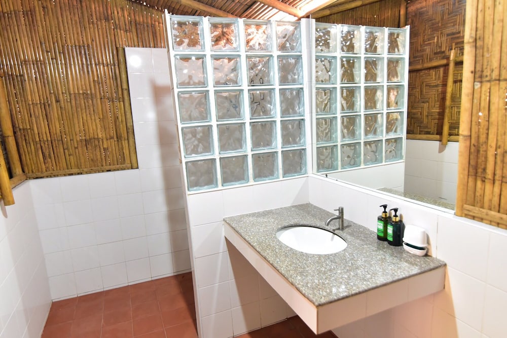 Green View Beach Resort 70/73