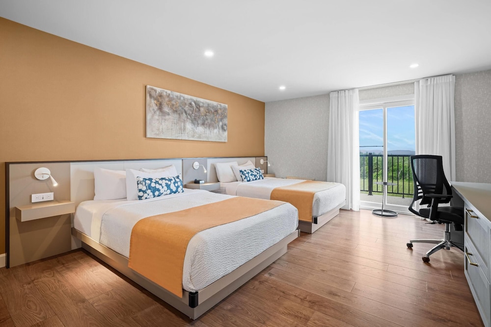 Room, 2 Queen Beds, Garden Side, Balcony