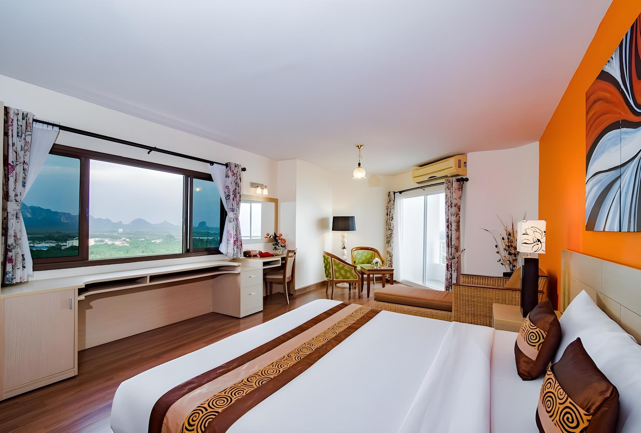 Gold, Two Suites, Premier, Double Bed, with View