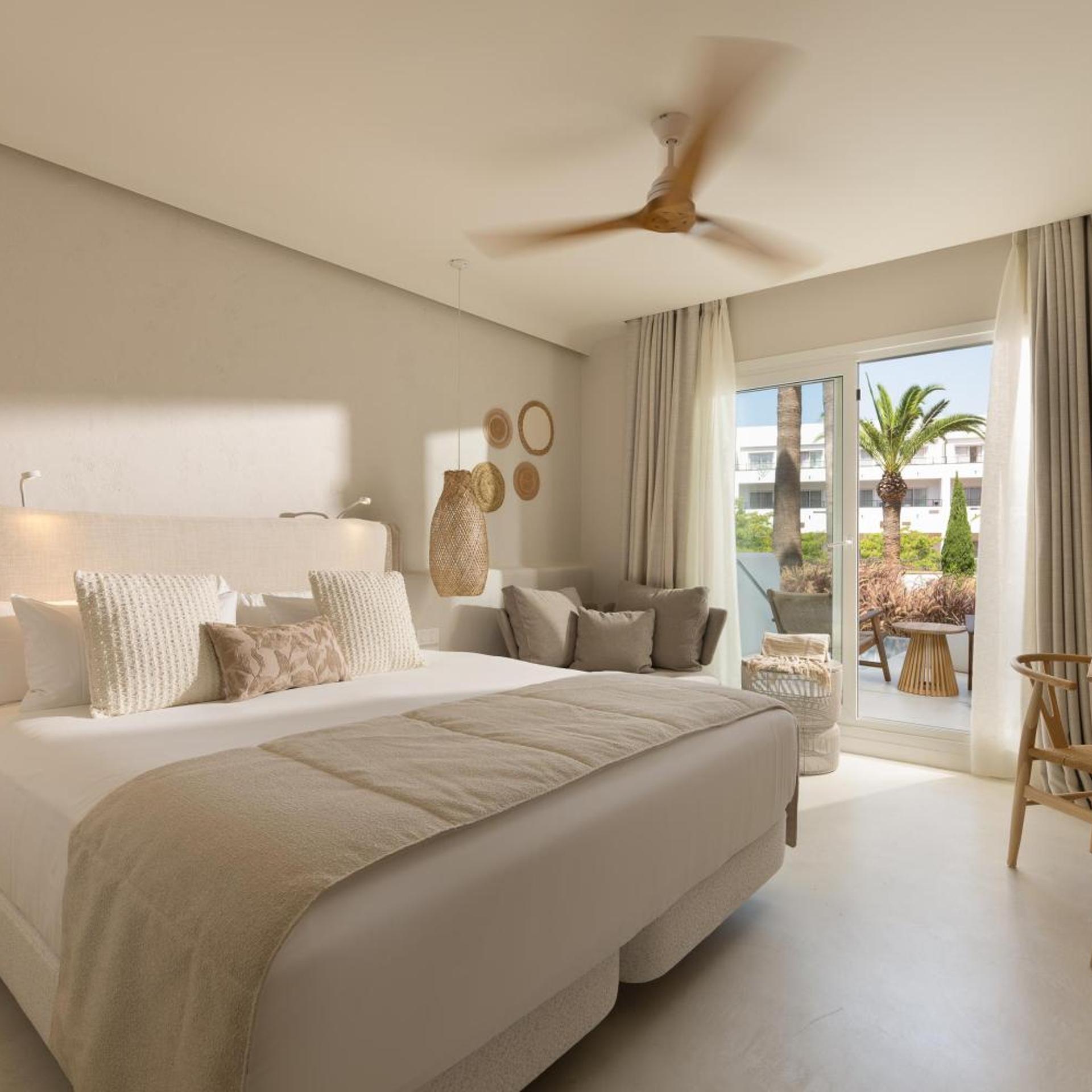 Swim Out, Double or Twin Bed