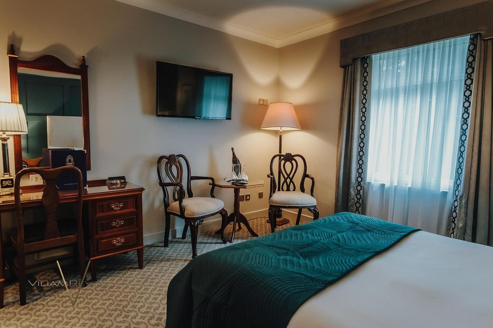 Room, Triple