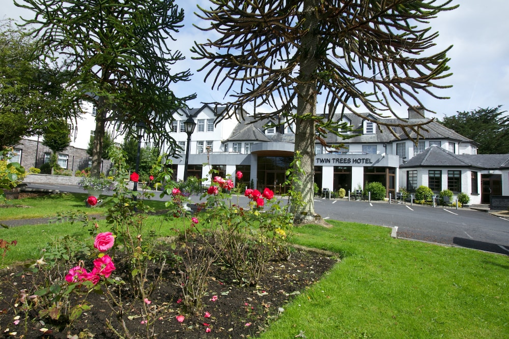 TWIN TREES HOTEL AND LEISURE CLUB(FORMERLY Downhill House Hotel) 47/54