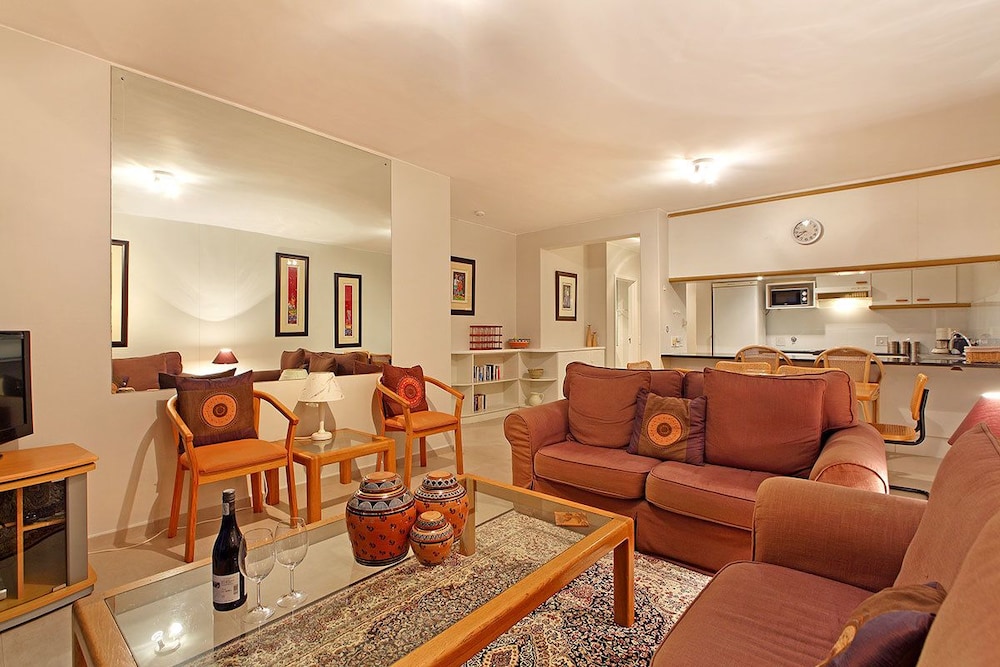 Dolphin Beach Hotel 50/76