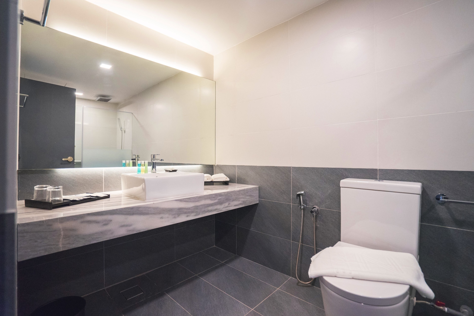 غرفة ديلوكس تنفيذية بسرير كينج، Z Hotel Johor 2/3
