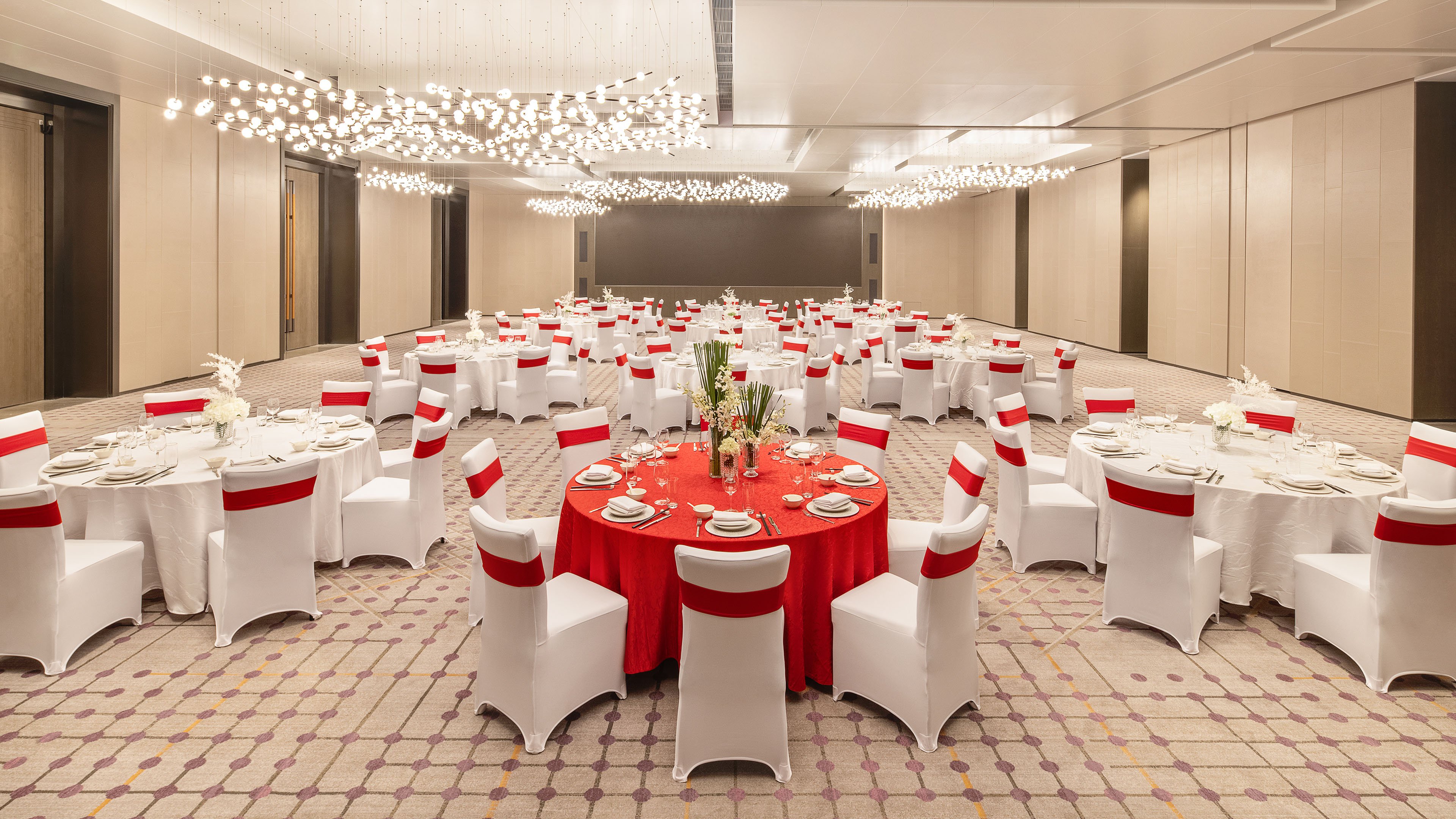 Holiday Inn and Suites Qingdao Jinshui 70/80
