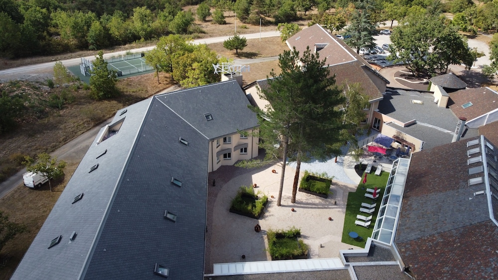 Hotel Causse Comtal 77/84