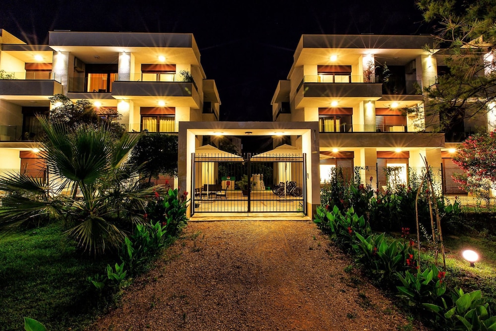 Apart Hotel Kuce Lekovica 2/50