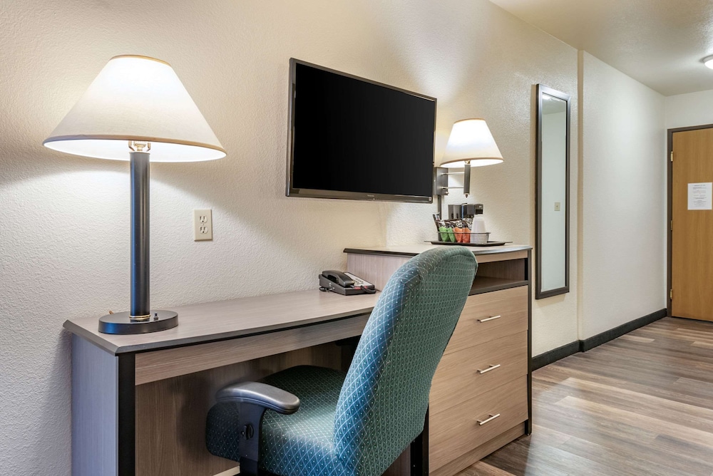 Econo Lodge Pueblo North 35/40