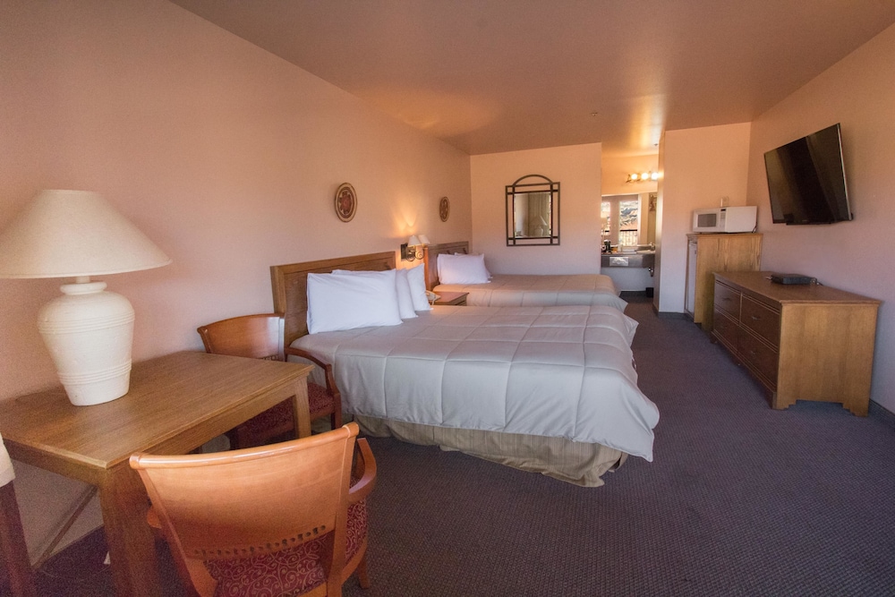 The Noor Hotel 25/50
