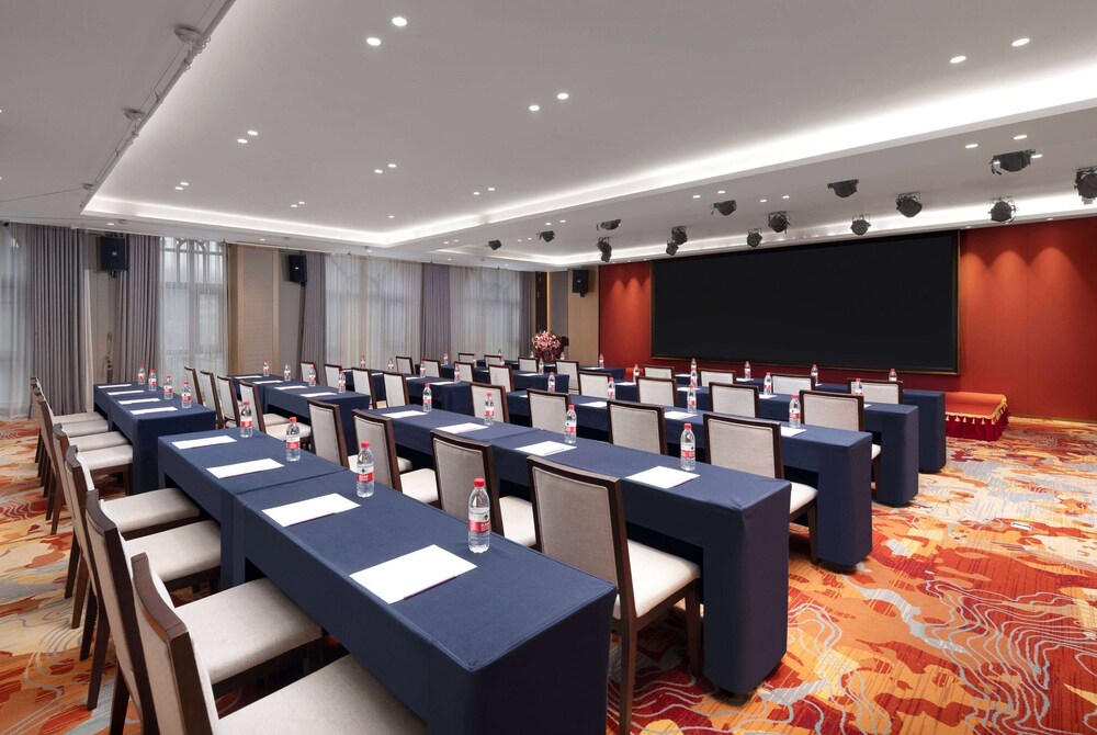Ramada by Wyndham Zhumadian West Station 29/33