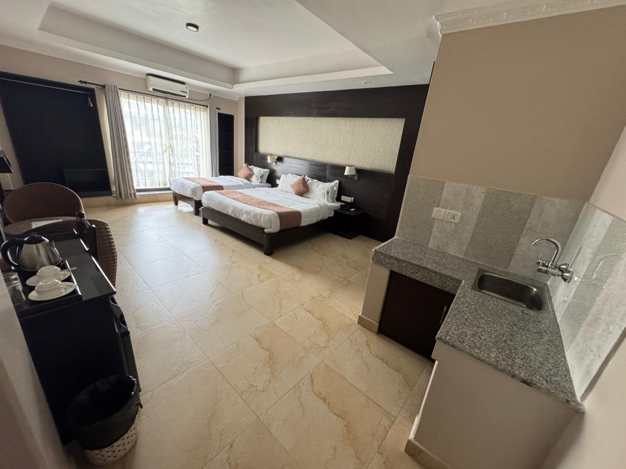 Mini, Suite, 1 Double and 1 Single Bed