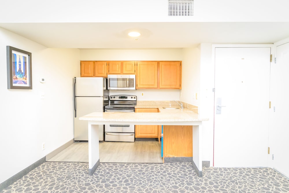 Philadelphia Suites-Extended Stay 5/33