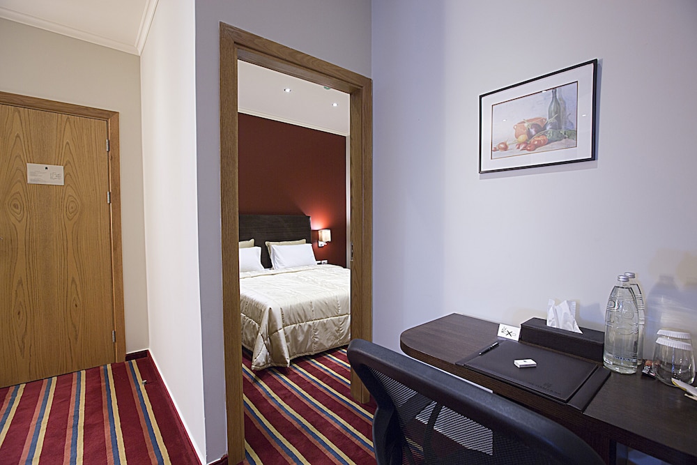 THE J HOTEL AND SPA 21/27