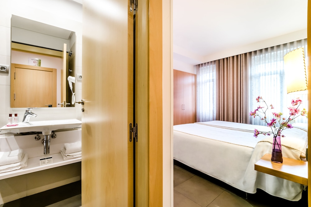 Room, Twin Beds, Small, Hospederia Monastica Pax 3/3
