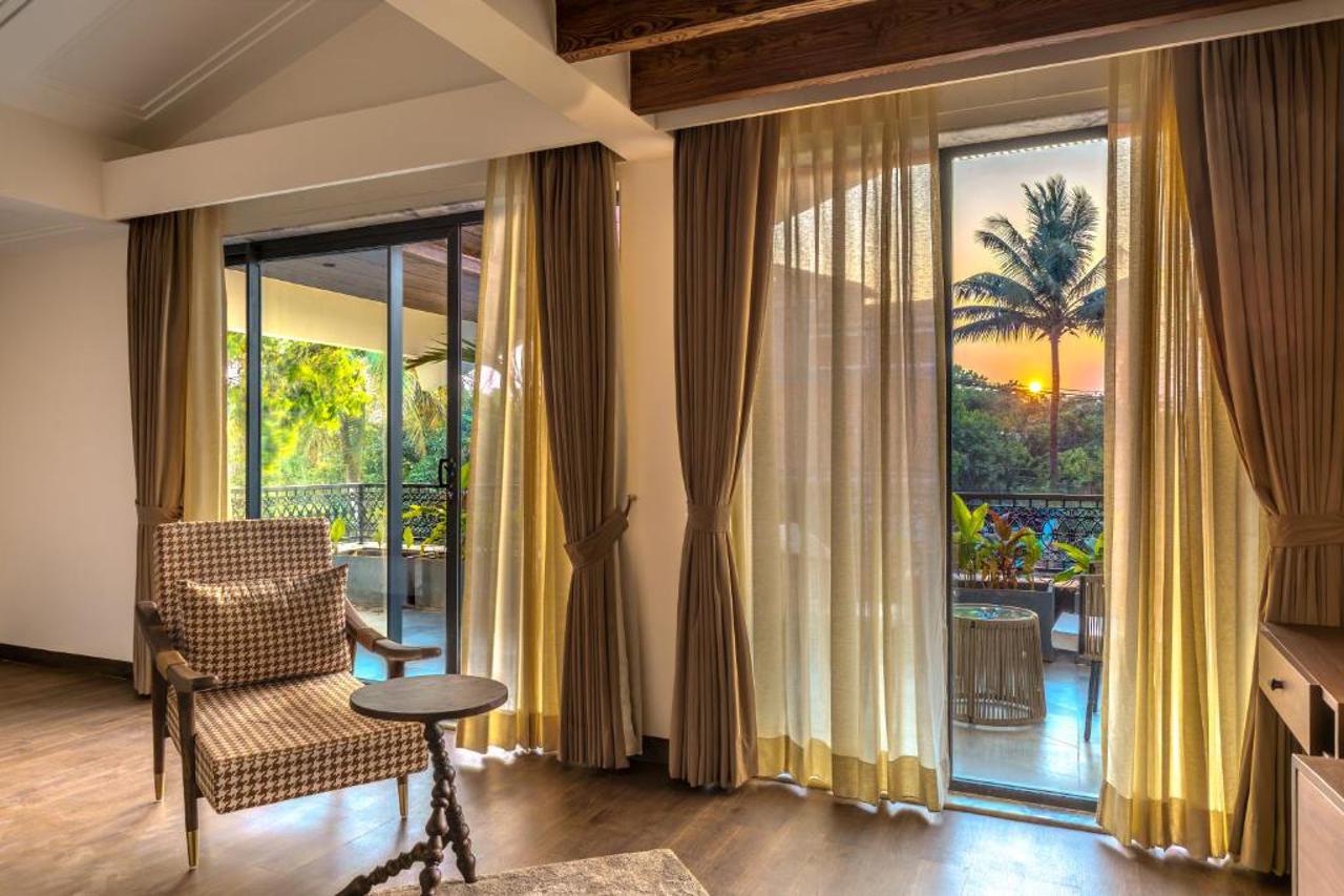 ELIVAAS Valley View 5-BHK Villa With Private Pool 13/17