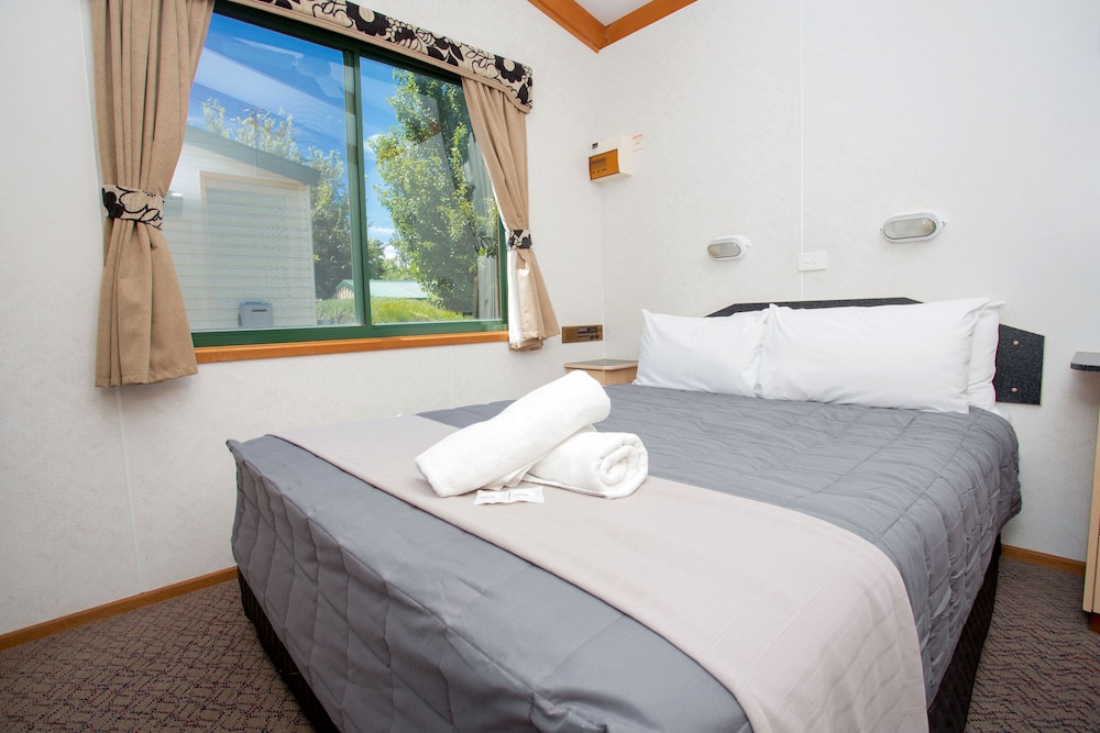 EUREKA STOCKADE HOLIDAY PARK 33/80