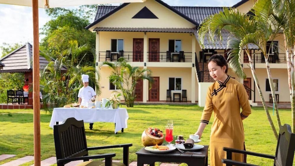 Sansan Resort 50/50