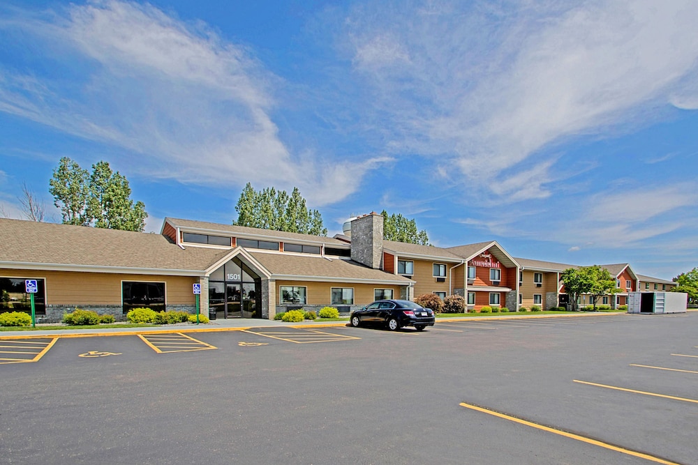 AmericInn by Wyndham Plover Stevens Point 1/47
