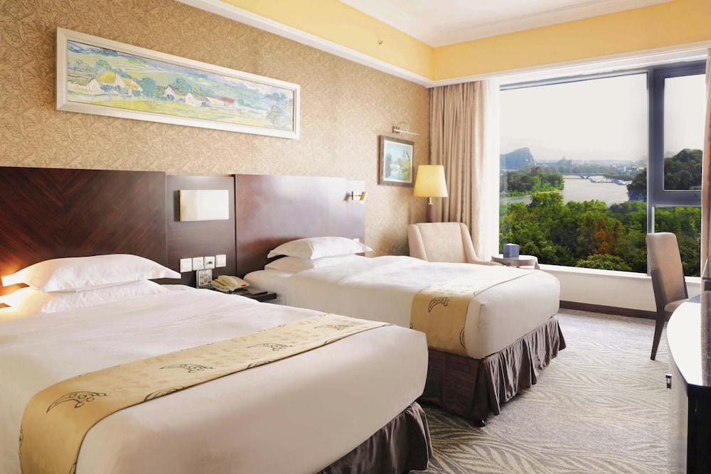 STANDARD, TWIN BEDS, RIVER VIEW