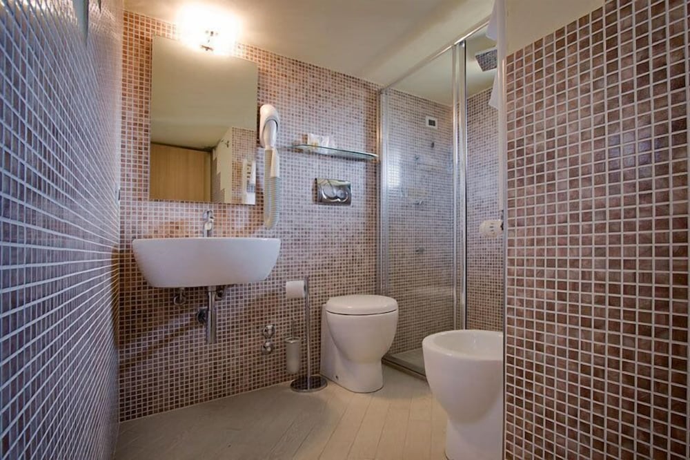 ROOM, TRIPLE