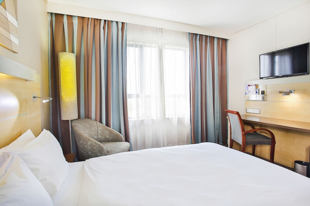 Holiday Inn Express Sandton-Woodmead 24/74
