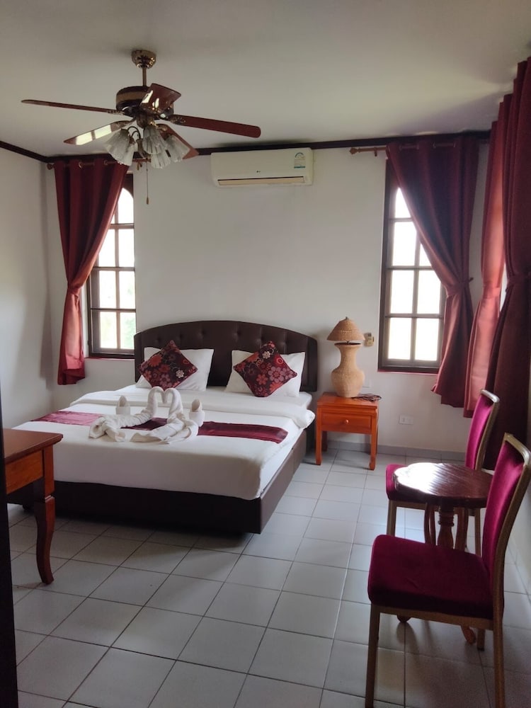 Changthai Comfort Guest House 8/40