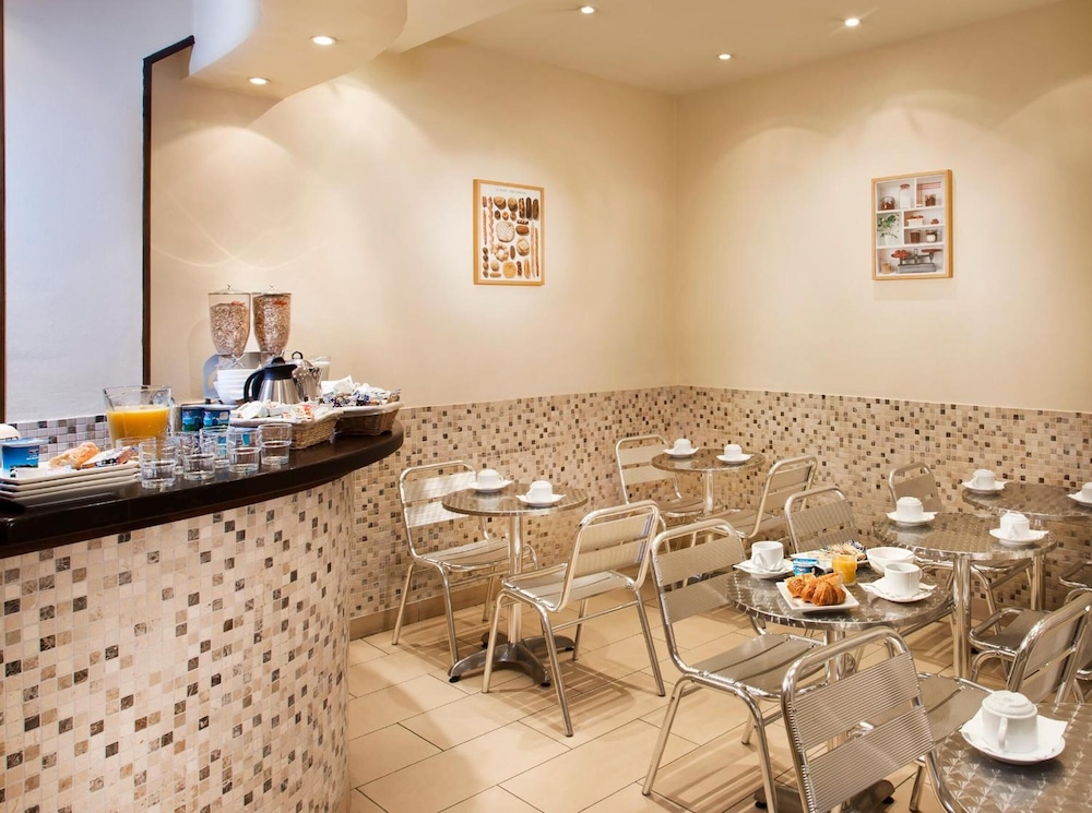 Merryl Hotel 32/43