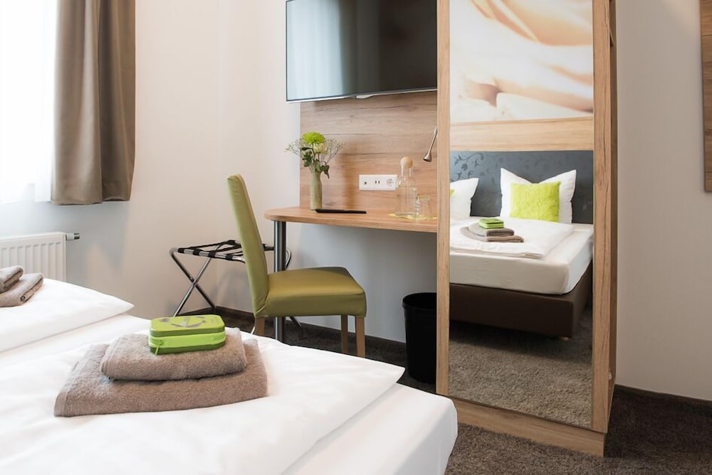 The Outlet Hotel 8/37