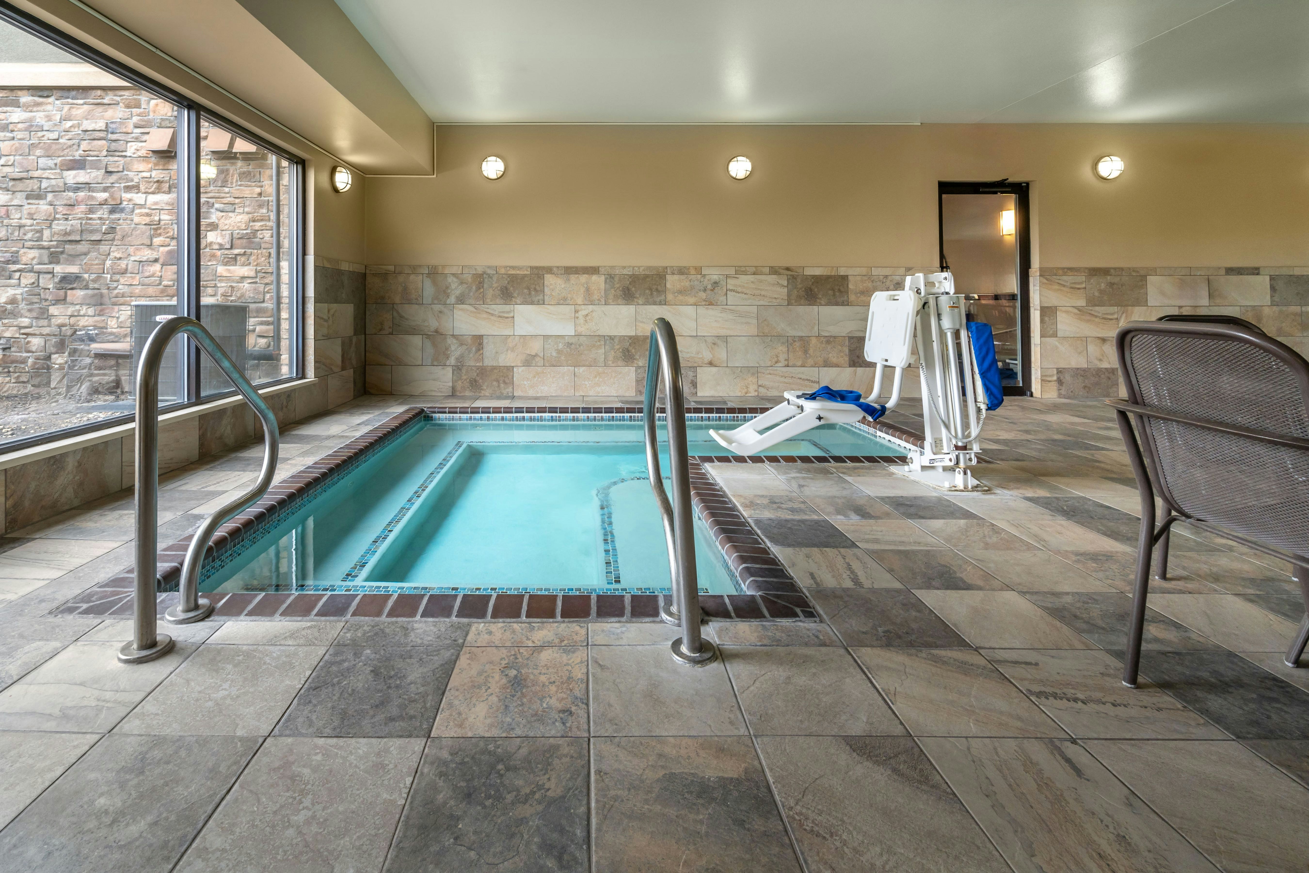 HAMPTON INN MITCHELL 17/38
