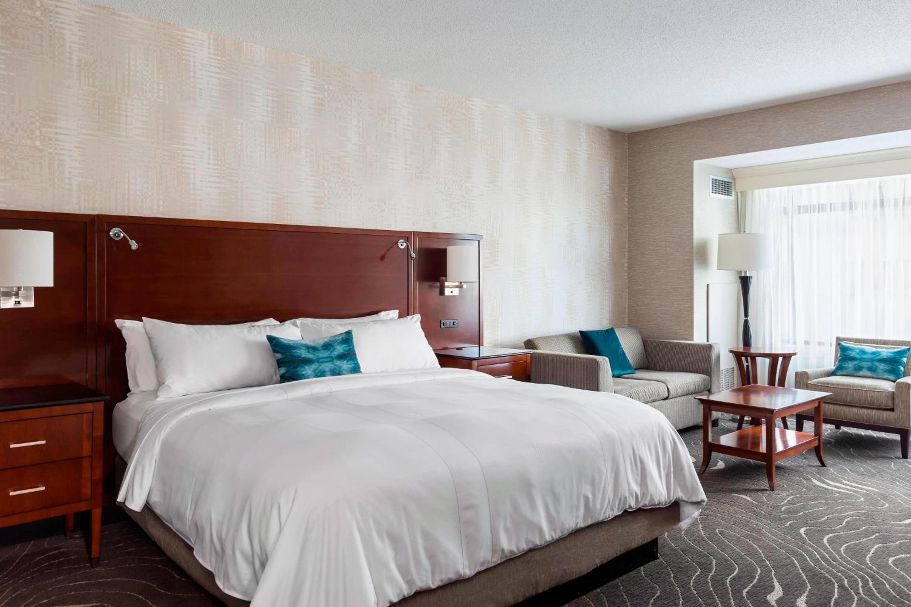 Concierge, King or Queen Bed