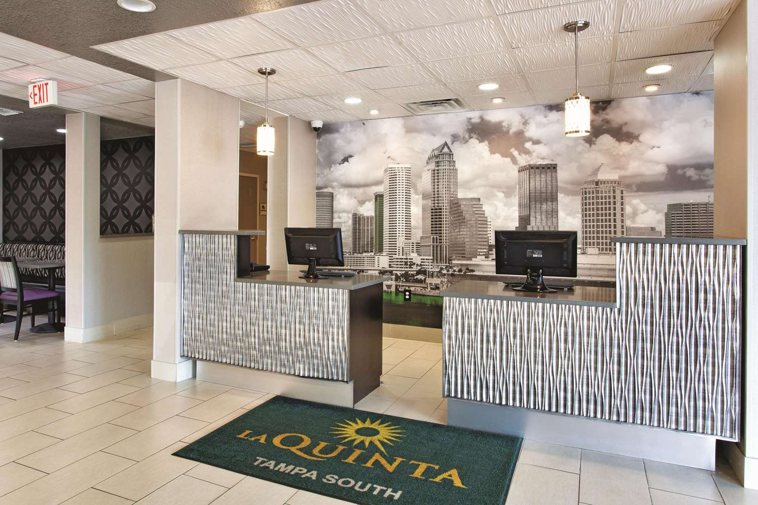 La Quinta Inn & Suites by Wyndham - Tampa South 5/27