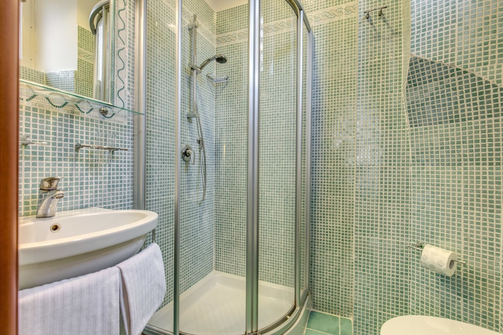 Adas Hotel 35/80