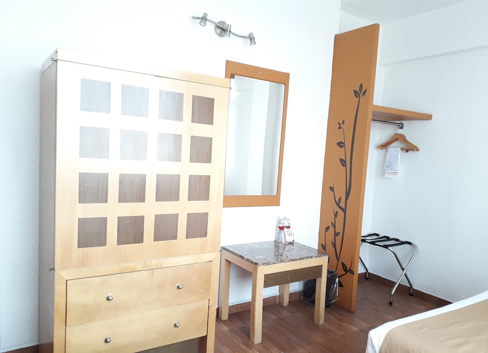 Hotel Napoles 29/40