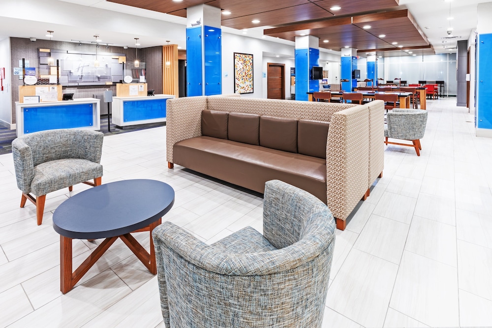 Holiday Inn Express Suites Stafford Nw Sugar Land An Ihg Hotel 35/56
