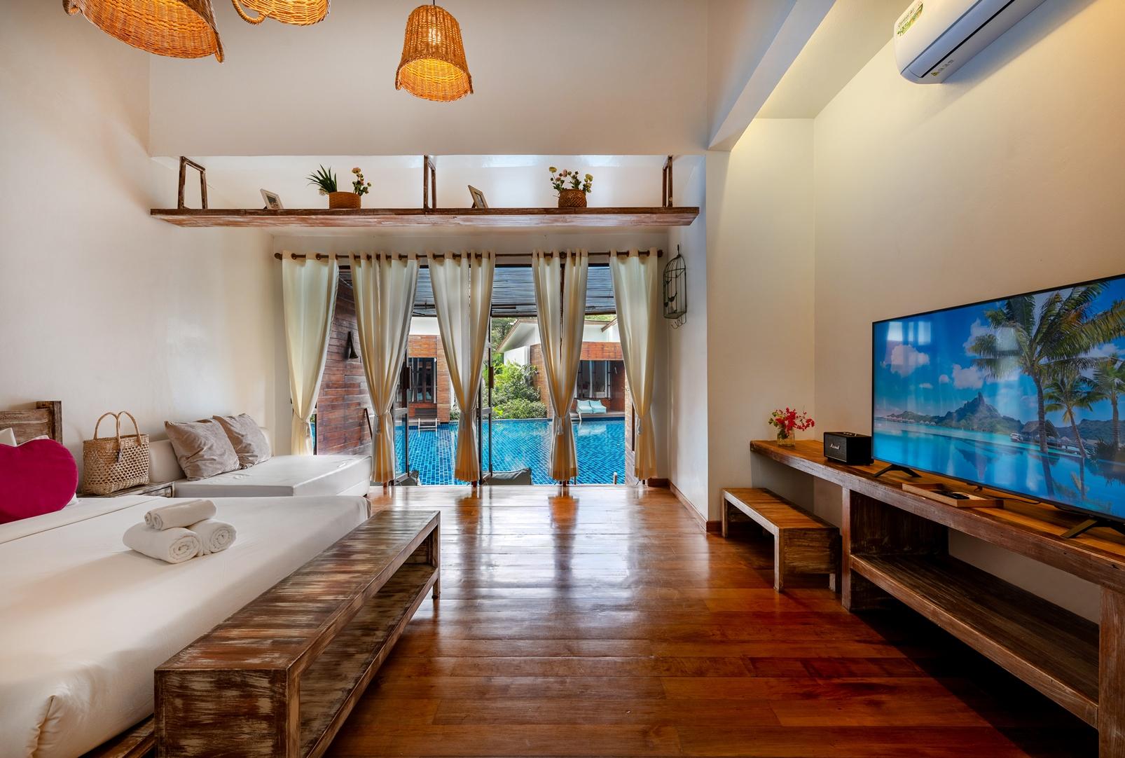 Villa, King Bed, Pool Access