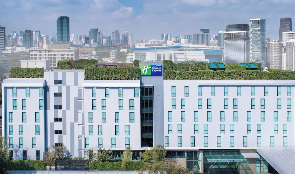 Holiday Inn Express Bangkok Soi Soonvijai in BANGKOK