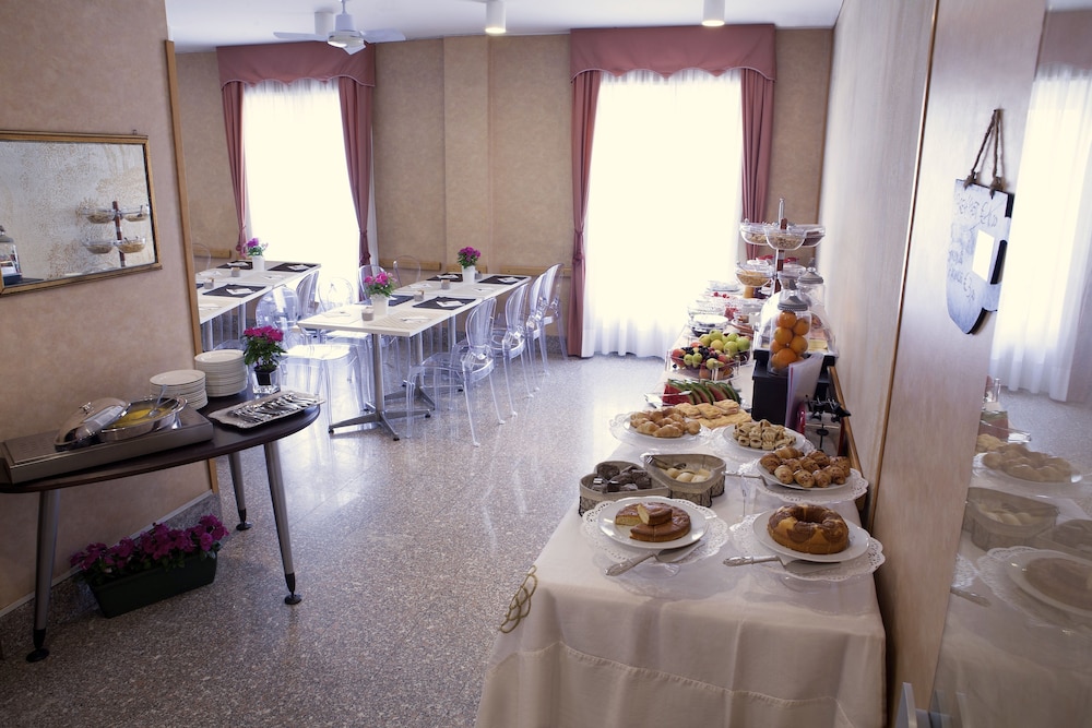 Mennini Hotel 31/34