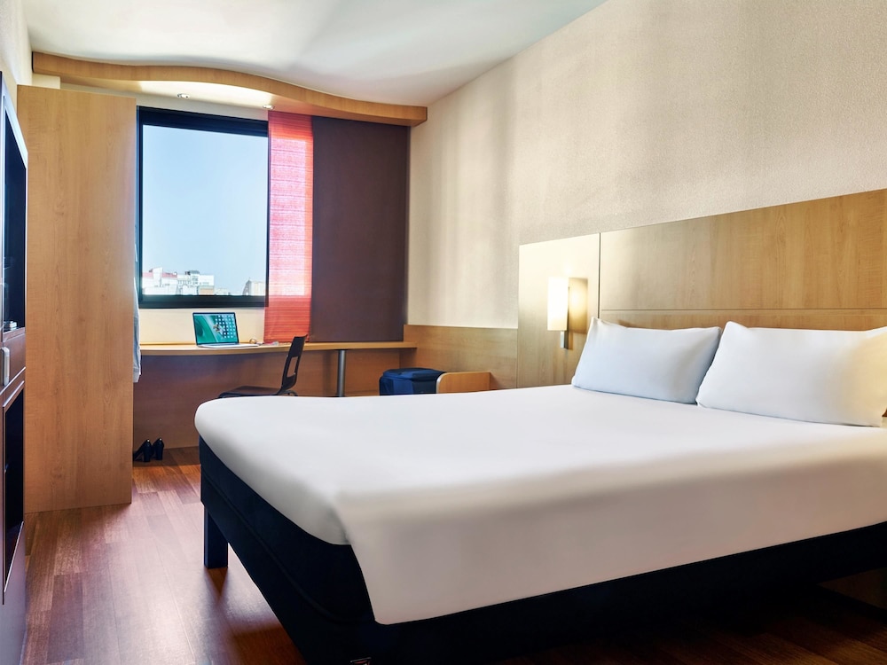 Ibis Barcelona Centro Sagrada Familia 25/70