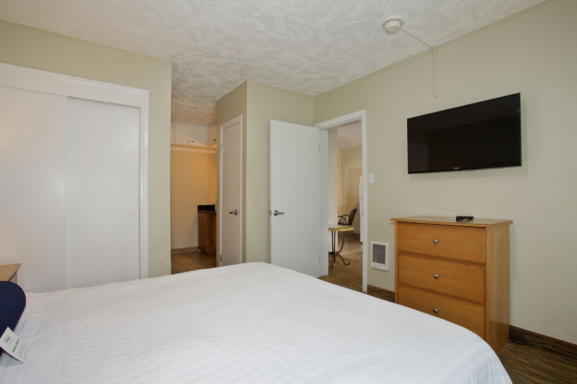 STANDARD, KING BED