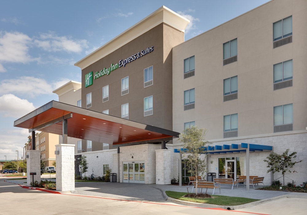Holiday Inn Express & Suites Plano - The Colony 9/63