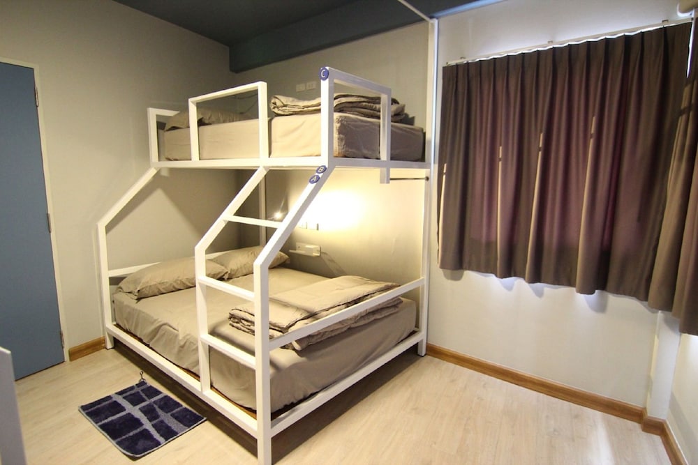 The Moon Hostel Hua Hin photo3