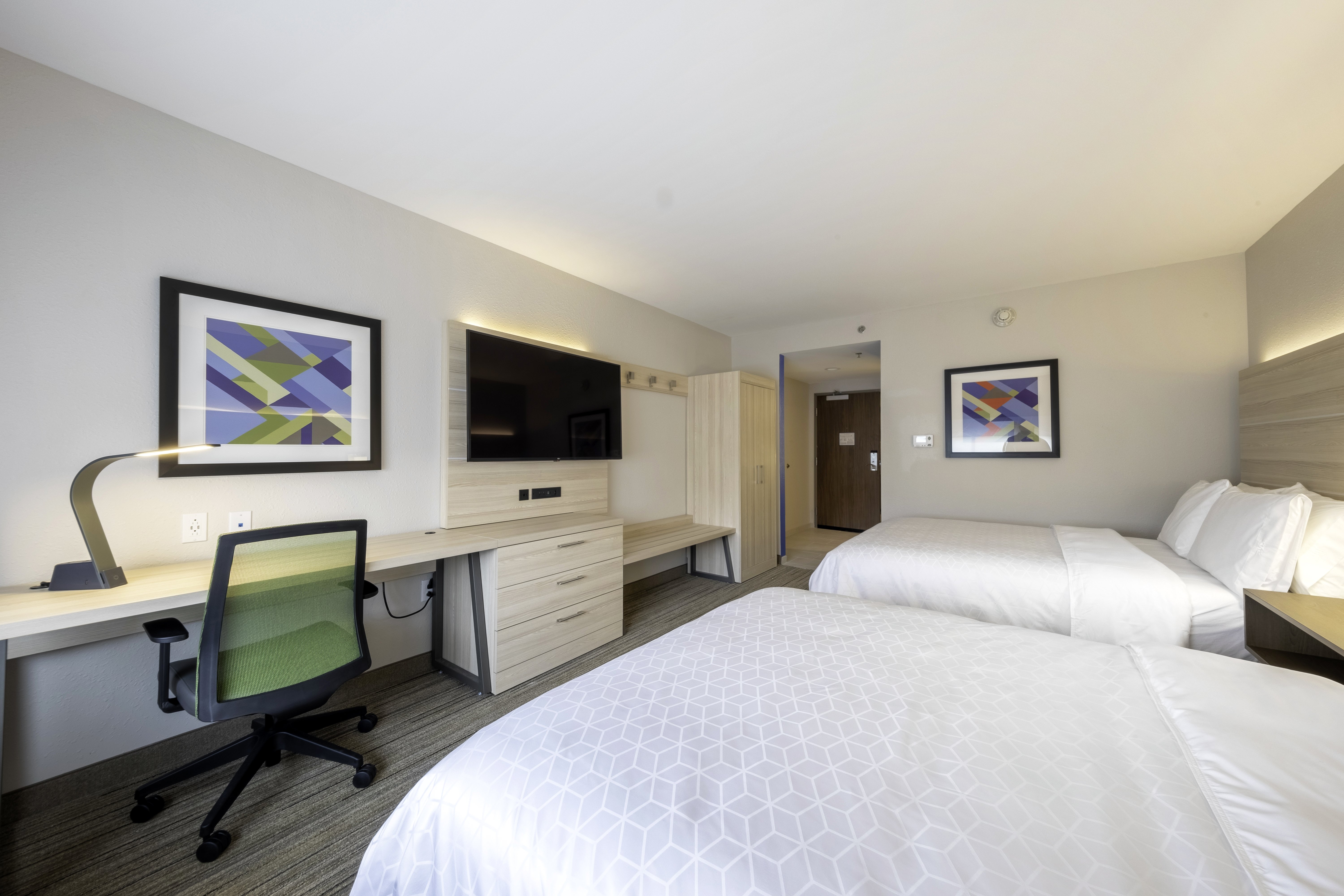 Holiday Inn Express Suites Staunton 20/75