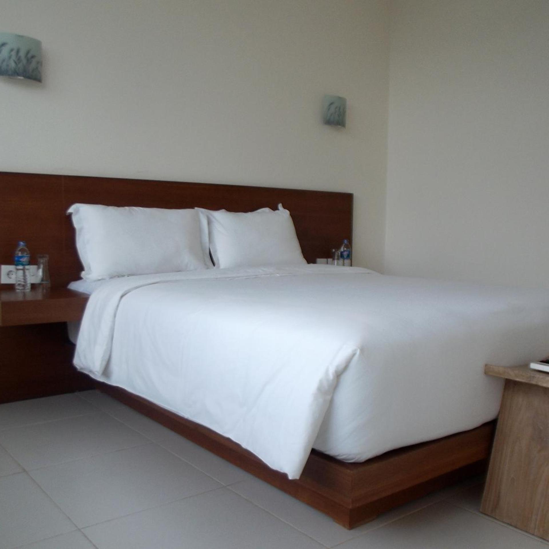 L Bajo Hotel 14/37
