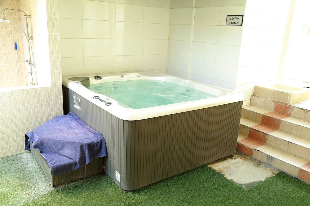 swimming pool spa